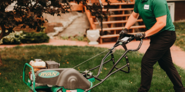 Lawn Care in Saskatoon – Weed-Free Lawns | Yard Dawgs